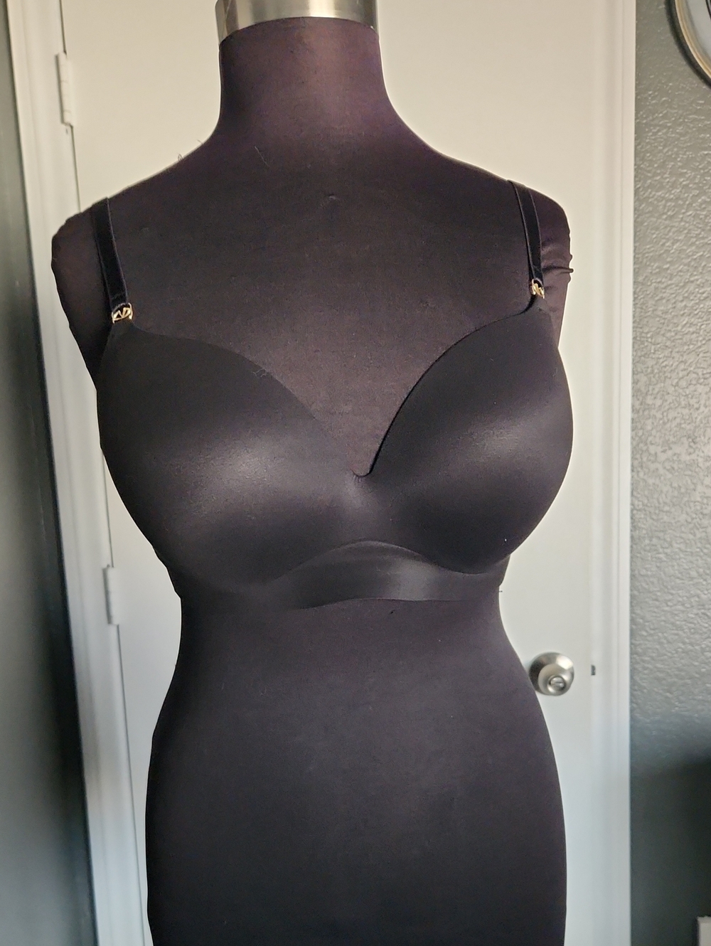 Victoria's Secret Lovr Cloud Smooth Black Push up bra